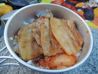 山めし：豚バラキムチ丼～手間なし・簡単・おいしい山めしレシピ